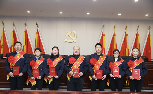 關(guān)于表彰2020年度先進集體、先進個人的決定