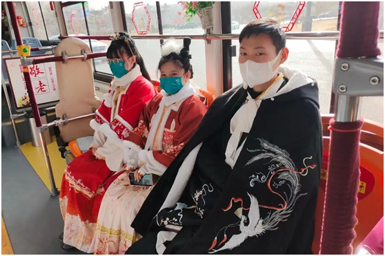 老家河南 心的春運(yùn)︱熟悉的春節(jié)里！ 看洛陽公交人的過年儀式感 