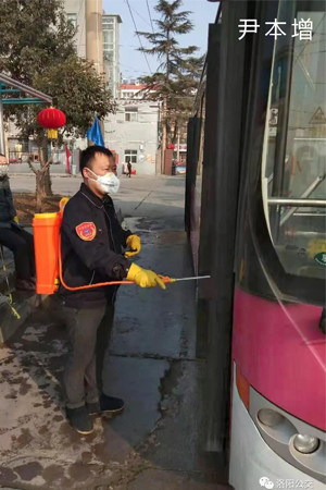抗擊疫情，讓黨旗飄揚在公交防控一線