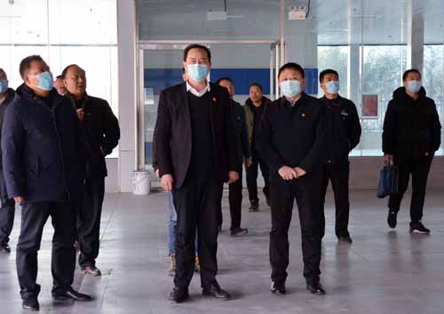 市交通運輸局黨組書記、局長彭仁來一行元旦期間深入公交調(diào)研